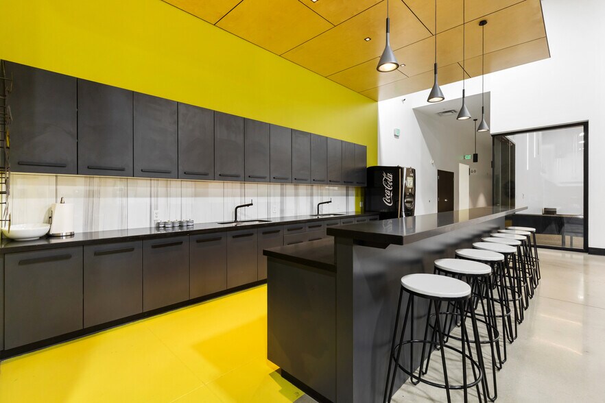 More Photos Of 1278-1296 Sandhill Rd, Orem Office For Sale