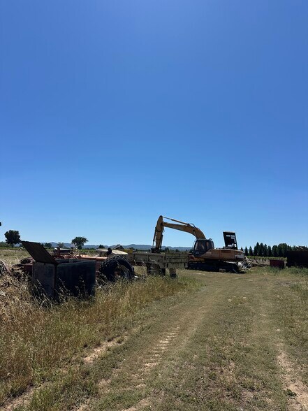 More Photos Of 6738 Greenbay Rd, Arbuckle Land For Lease