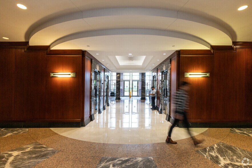 More Photos Of 5200 Waterford District Dr, Miami Office For Lease