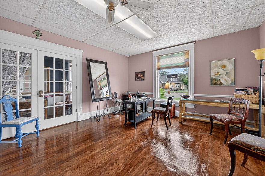 More Photos Of 412 W Walnut St, Rogers General Retail For Sale
