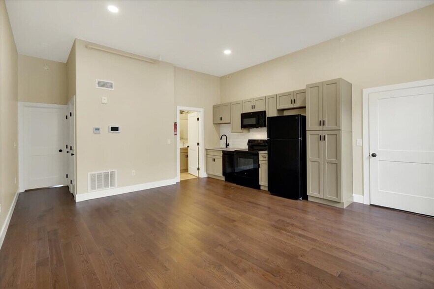 More Photos Of 241 S 5th St, Reading Apartments For Sale
