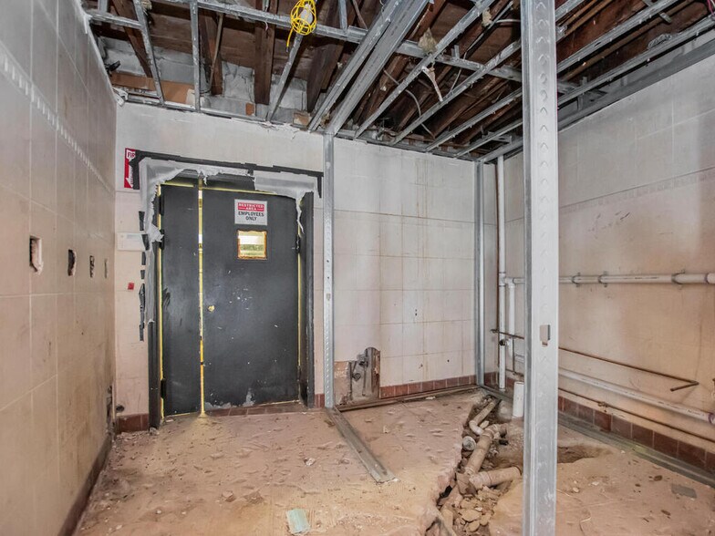More Photos Of 621 S Broadway, Yonkers Restaurant For Sale