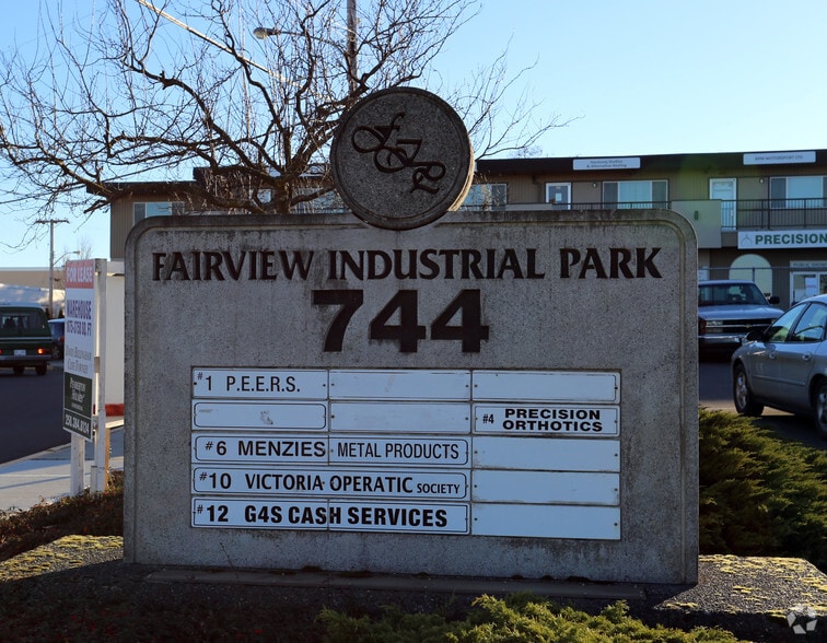 More Photos Of 744 Fairview Rd, Esquimalt Warehouse For Lease