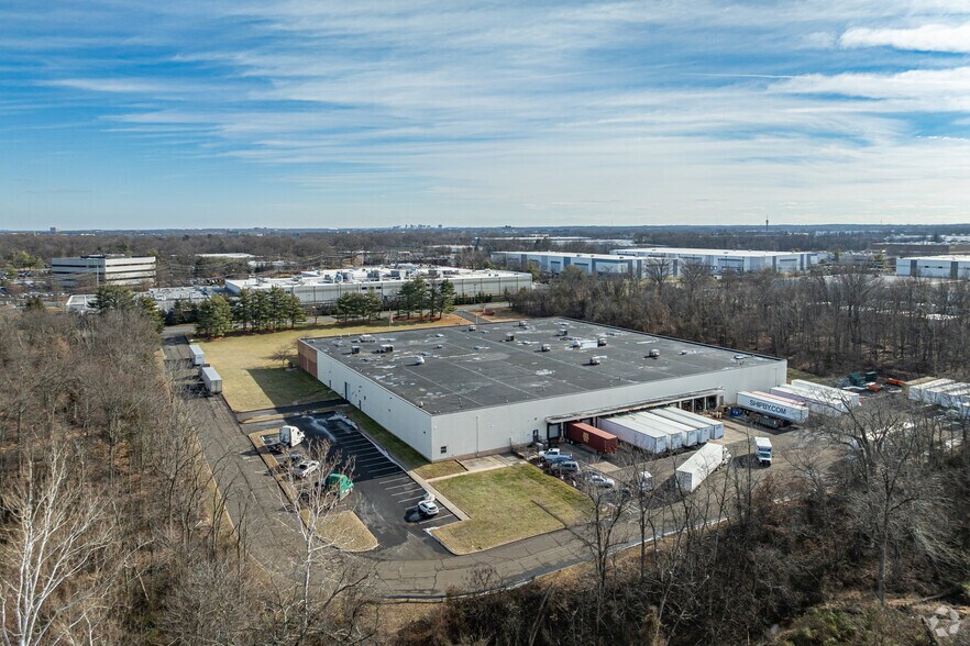 More Photos Of 101 Cottontail Ln, Somerset Warehouse For Lease