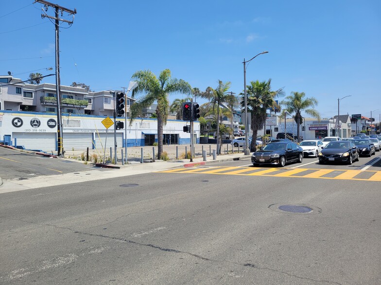 Primary Photo Of 700 Pacific Coast Hwy, Hermosa Beach Auto Repair For Lease