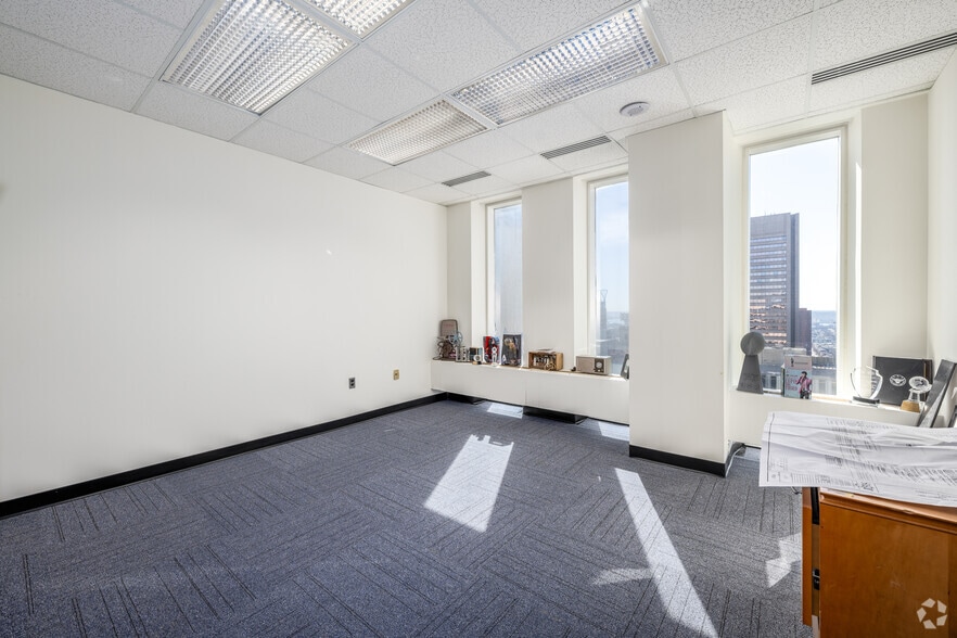 More Photos Of 1 N Charles St, Baltimore Office For Sale