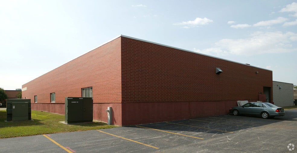 More Photos Of 1472 St Paul Ave, Gurnee Warehouse For Lease