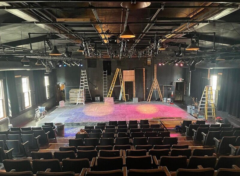 More Photos Of 28 Market St, Warren Theater Concert Hall For Sale
