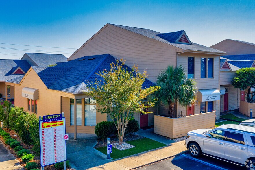 More Photos Of 913 Gulf Breeze Pky, Gulf Breeze Storefront Retail Office For Sale