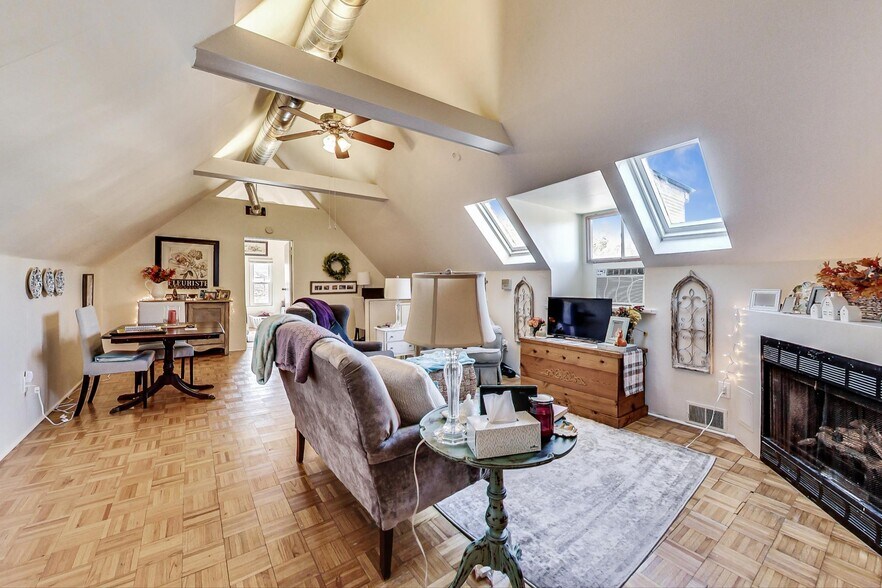 More Photos Of 2965 N Lincoln Ave, Chicago Storefront Retail Residential For Sale