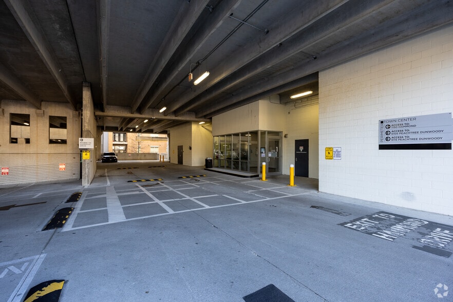 More Photos Of 1150 Hammond Dr, Atlanta Unknown For Lease