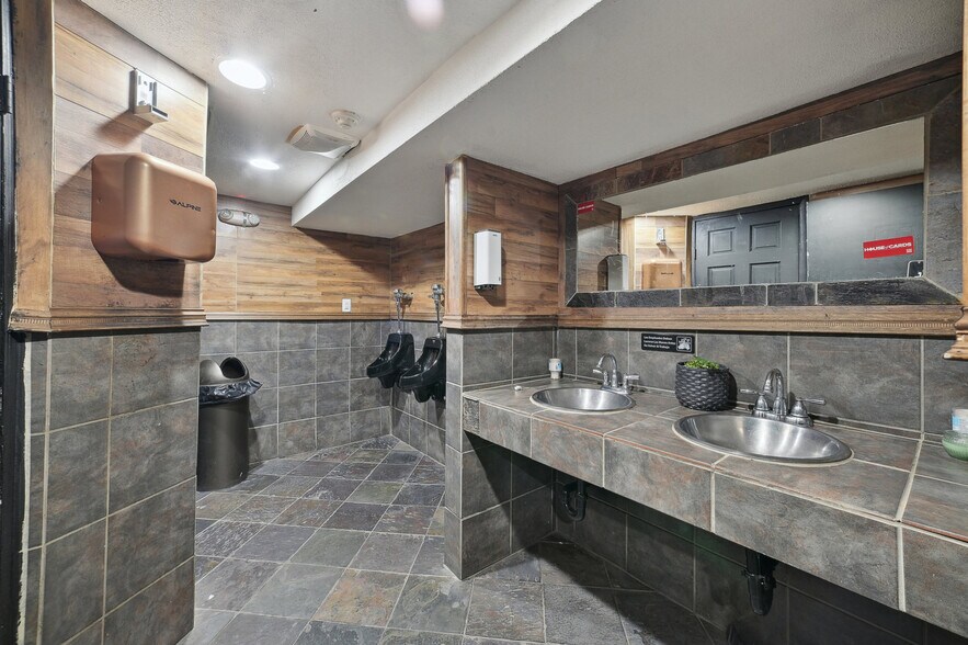 More Photos Of 487-489 21st Ave, Paterson Bar For Sale