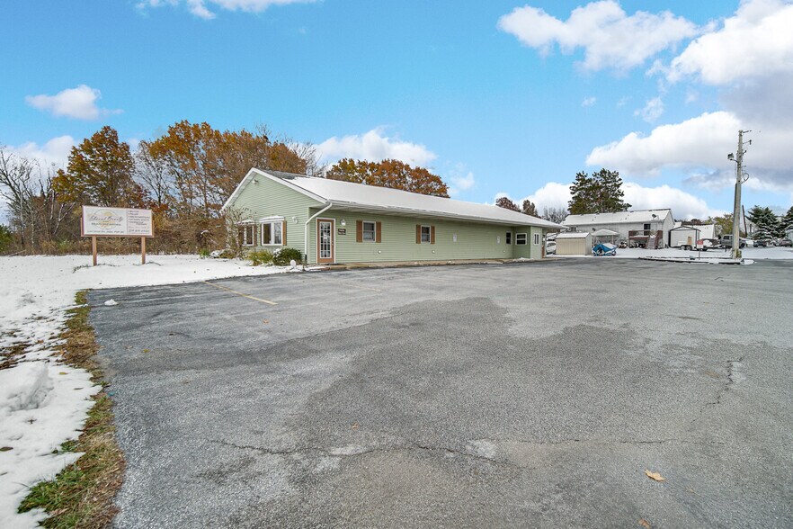 Primary Photo Of 165 E Robbins St, Wheatfield Medical For Sale