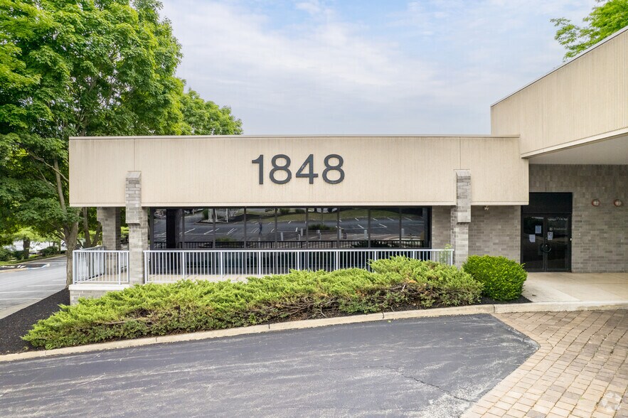 More Photos Of 1848 Charter Ln, Lancaster Office For Lease