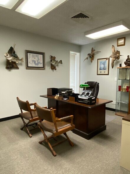 More Photos Of 9400 Village Green Dr, Shreveport Office For Lease