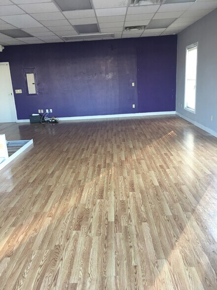 More Photos Of 240-246 S Lowry St, Smyrna Storefront Retail Office For Lease