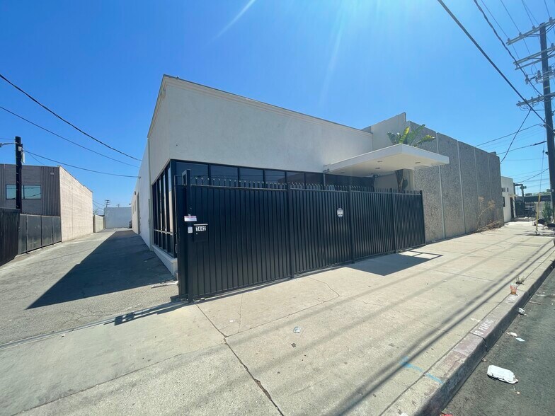 More Photos Of 7442 Varna Ave, North Hollywood Warehouse For Lease