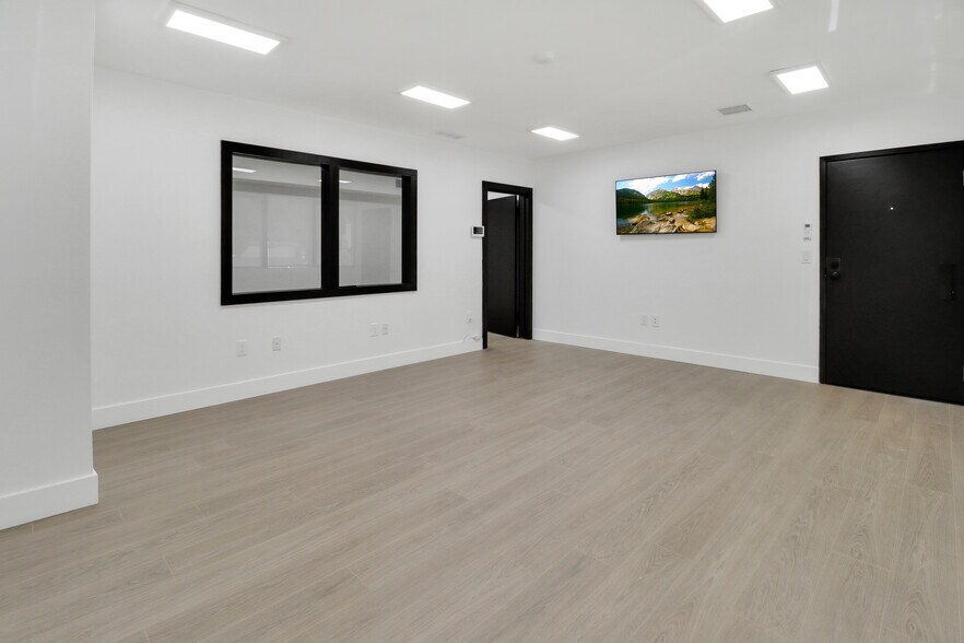 More Photos Of 14852 Ventura Blvd, Sherman Oaks Loft Creative Space For Lease