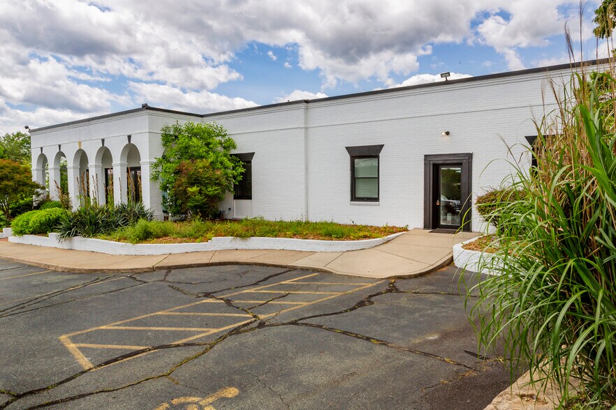 More Photos Of 490 Westfield Rd, Charlottesville Storefront Retail Office For Sale