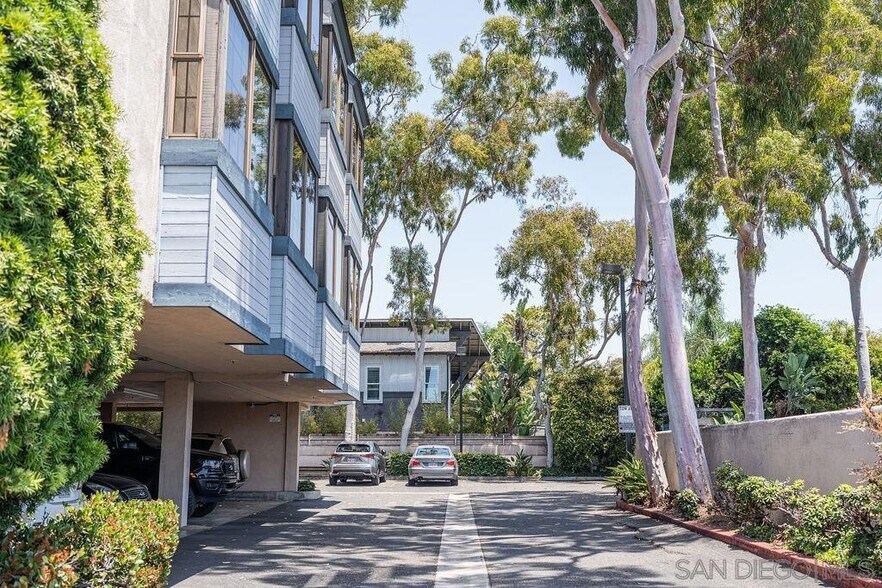 More Photos Of 1015 Chestnut Ave, Carlsbad Office For Sale