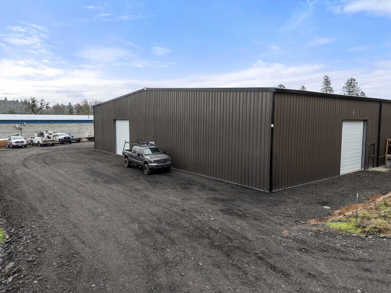 More Photos Of 954 Ort Ln, Merlin Industrial For Lease