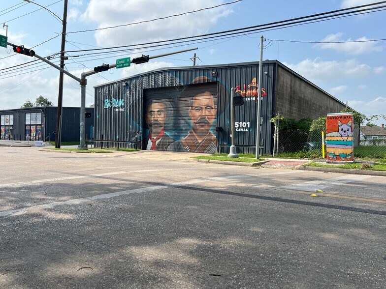 More Photos Of 5101 Canal St, Houston Flex For Lease