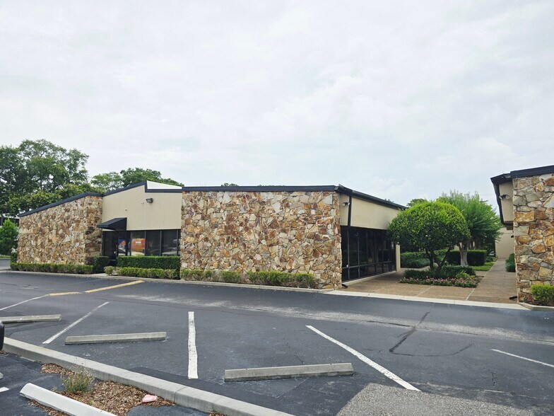 More Photos Of 2221 Lee Rd, Winter Park Office For Lease