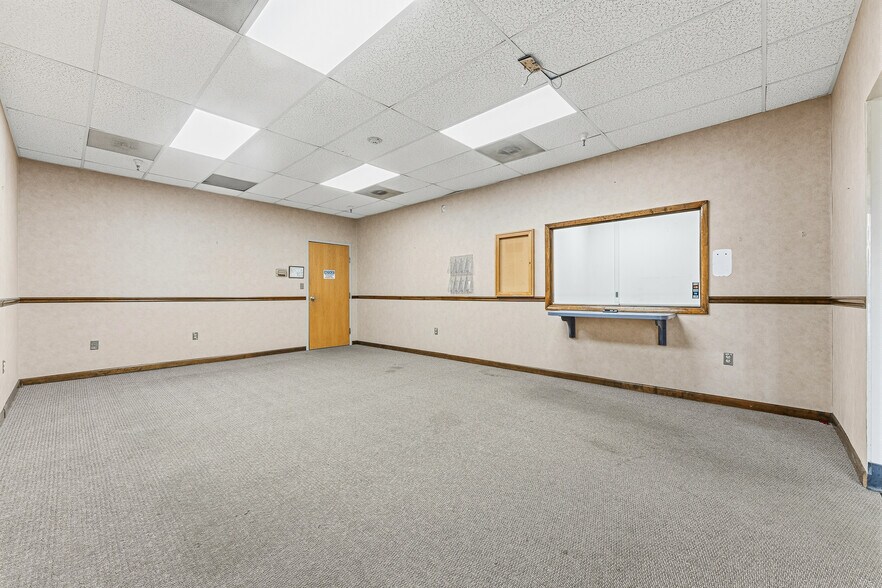 More Photos Of 501 Locust Ave, Fairmont Freestanding For Sale