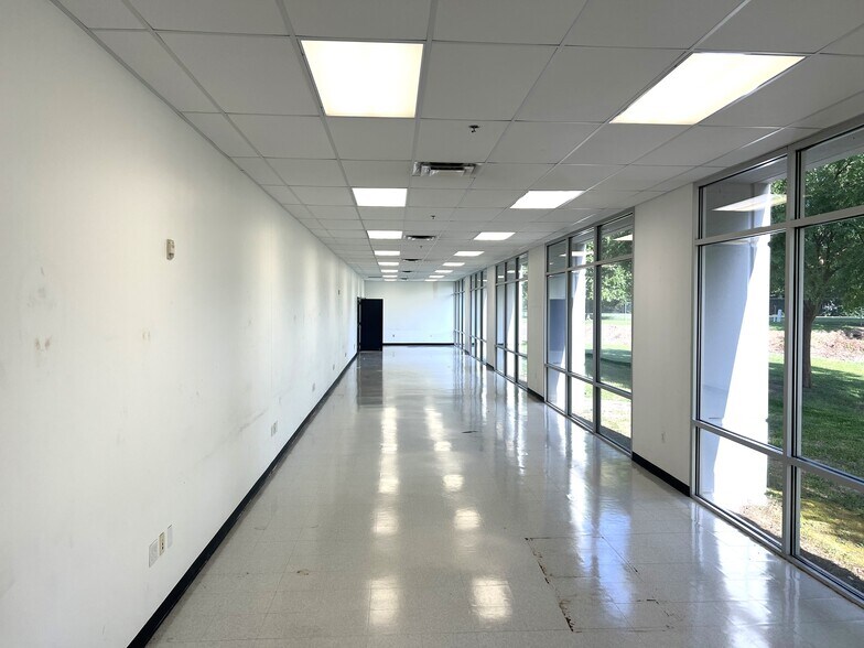 More Photos Of 5001 Greenwood Rd, Shreveport Distribution For Lease