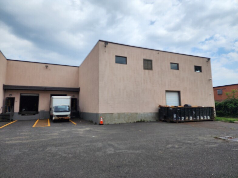 More Photos Of 170 Roosevelt Pl, Palisades Park Distribution For Lease