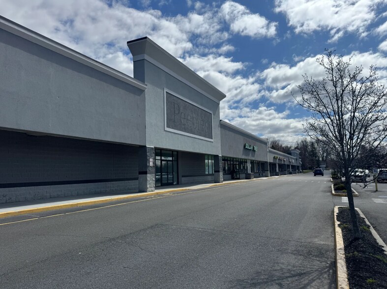 More Photos Of 501 Columbia Tpke, Rensselaer Unknown For Lease