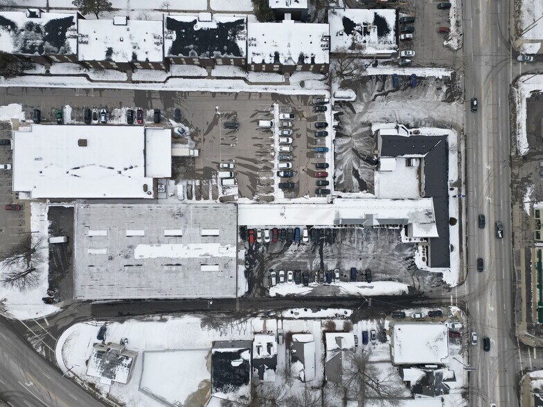 More Photos Of 2645-2655 W Central Ave, Toledo Showroom For Sale