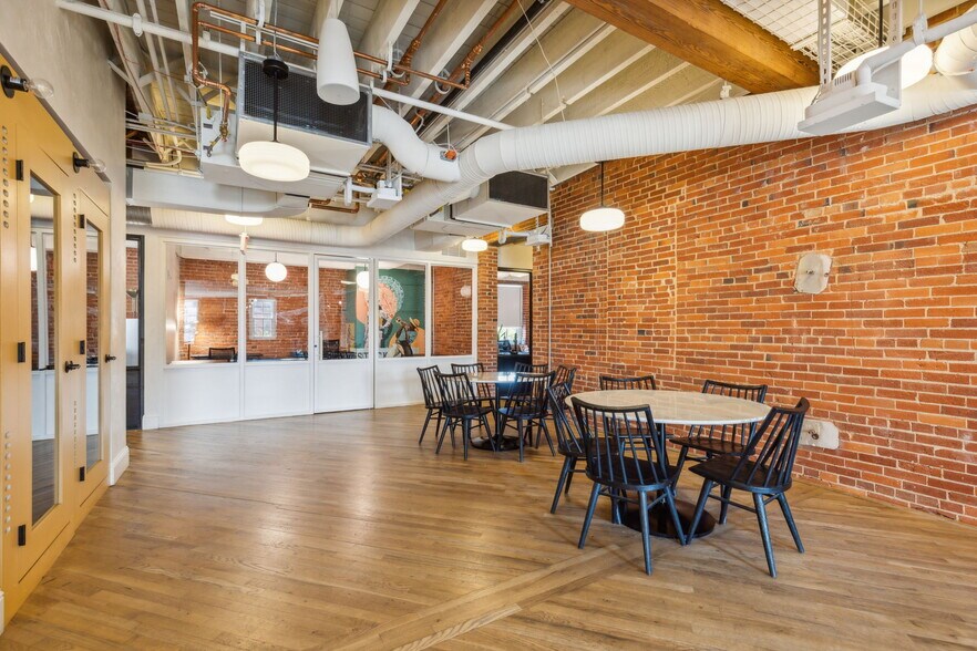 More Photos Of 3309 Elm St, Dallas Office For Sale