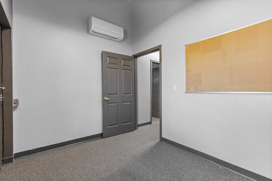 More Photos Of 1450 E Ridge Rd, Rochester Freestanding For Sale