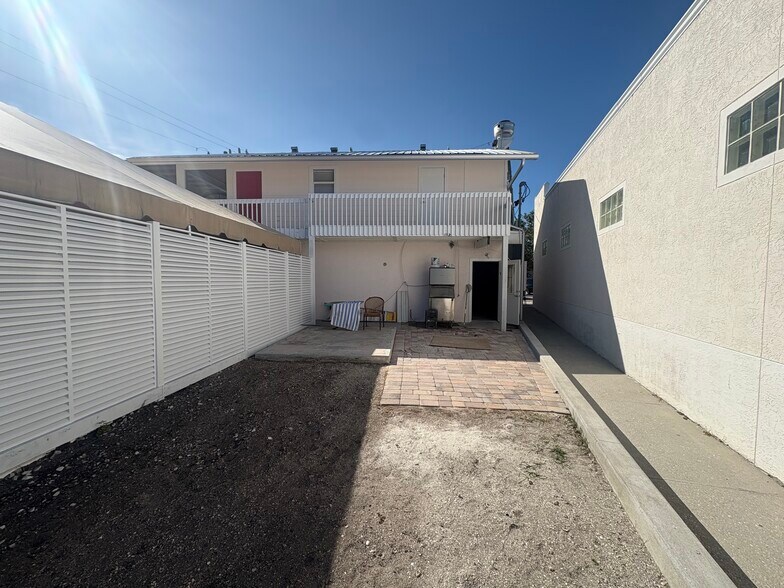 More Photos Of 310 E Railroad Ave, Boca Grande Restaurant For Lease