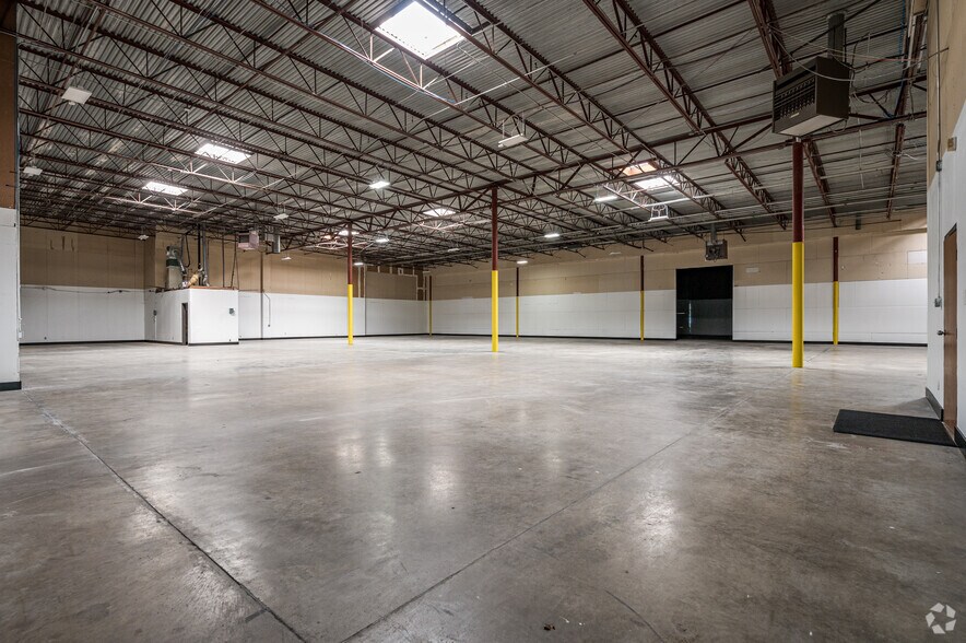 More Photos Of 11420 Mathis Ave, Farmers Branch Unknown For Lease