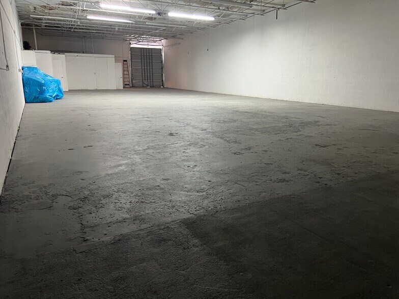 More Photos Of 683 W 26th St, Hialeah Service For Sale