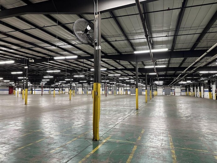 More Photos Of 133 Scanlan St, Newton Distribution For Lease