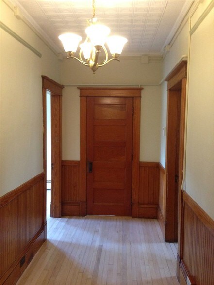 More Photos Of 42 Central St, Newport Flex For Lease