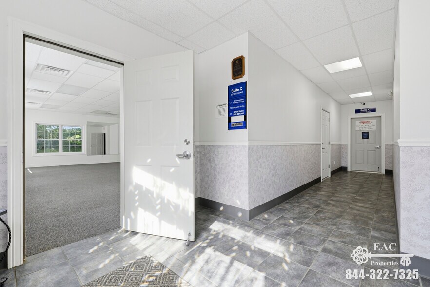 More Photos Of 238 Monroe Tpke, Monroe Medical For Lease