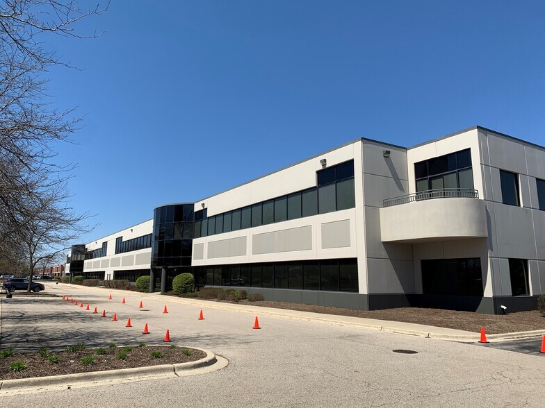 More Photos Of 100-130 Lakeview Pky, Vernon Hills Warehouse For Lease