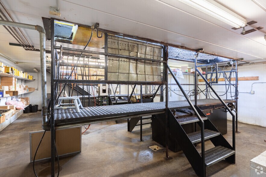 More Photos Of 2101 E Home Rd, Springfield Freestanding For Sale