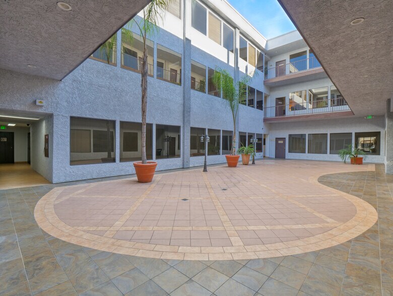 More Photos Of 5530 Corbin Ave, Tarzana Office For Lease