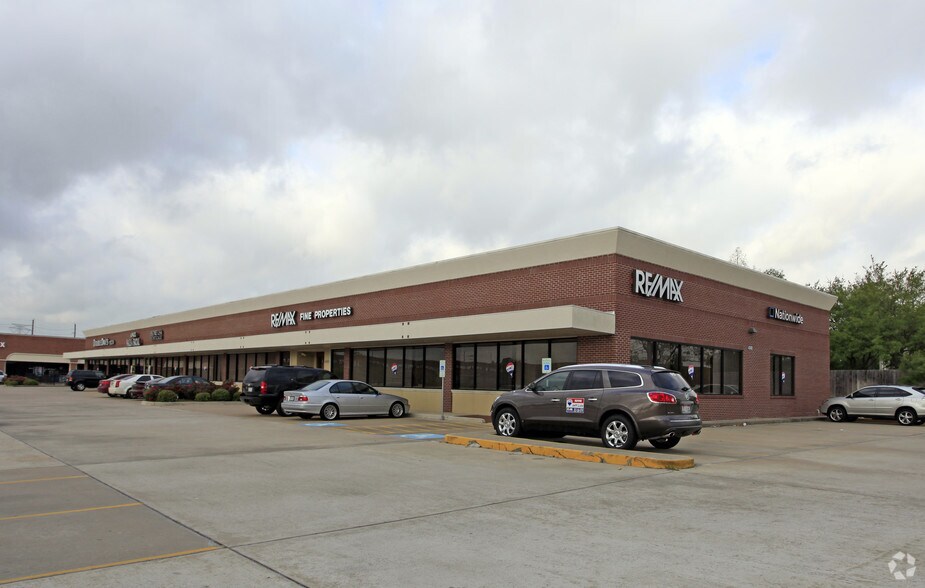 More Photos Of 4500-4506 Highway 6, Sugar Land Freestanding For Lease