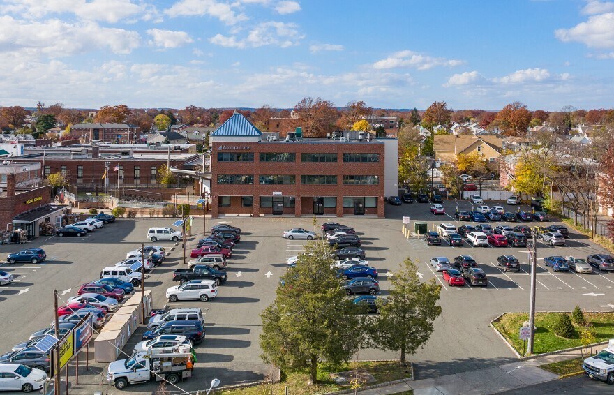 More Photos Of 35 E Blancke St, Linden Medical For Lease