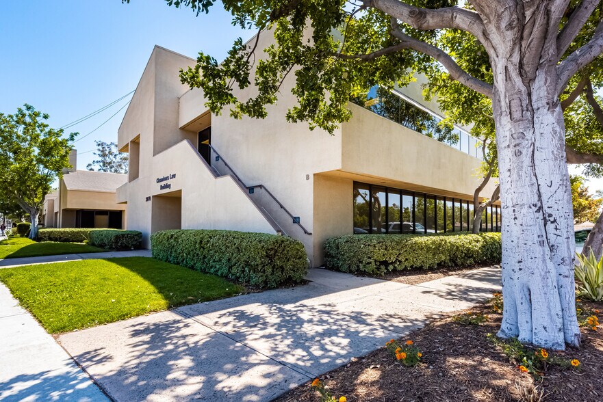 More Photos Of 2070 N Tustin Ave, Santa Ana Office For Sale