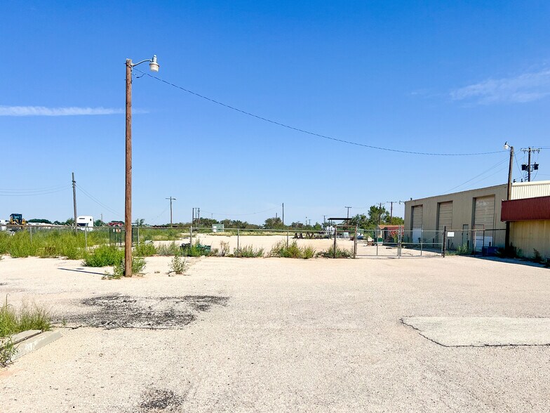 More Photos Of 300 W 61st St, Odessa Industrial For Sale