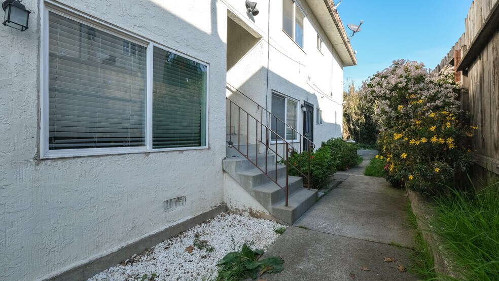 More Photos Of 2120 E 22nd St, Oakland Apartments For Sale