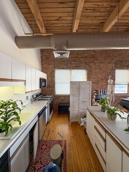 More Photos Of 661 W Lake St, Chicago Loft Creative Space For Lease