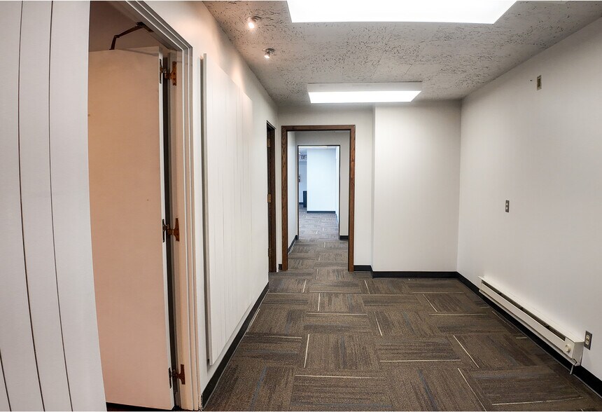 More Photos Of 1800 S Summit Ave, Sioux Falls Office For Sale